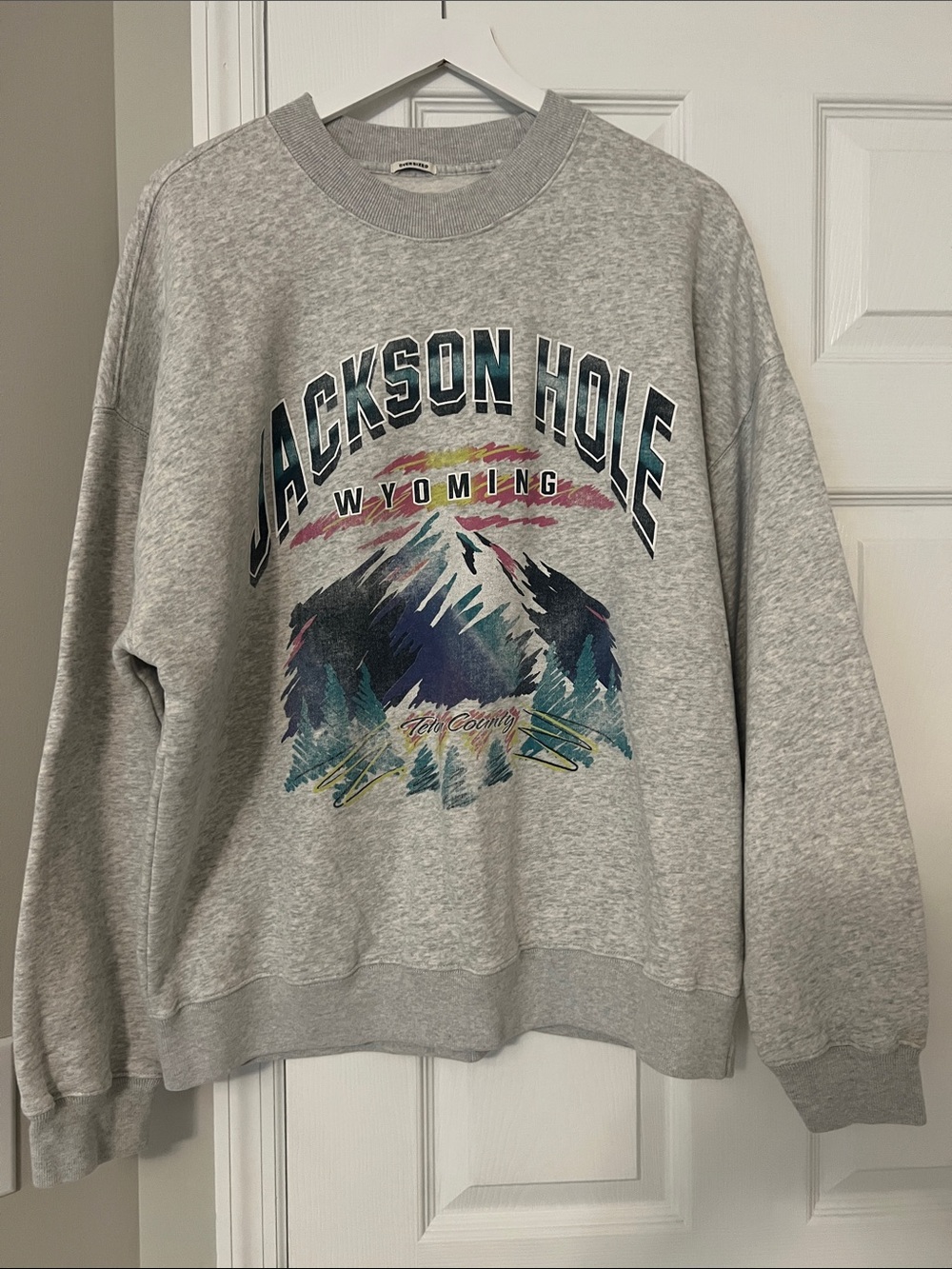 Abercrombie & Fitch Heather Gray Jackson Hole Mountain Graphic Crewneck